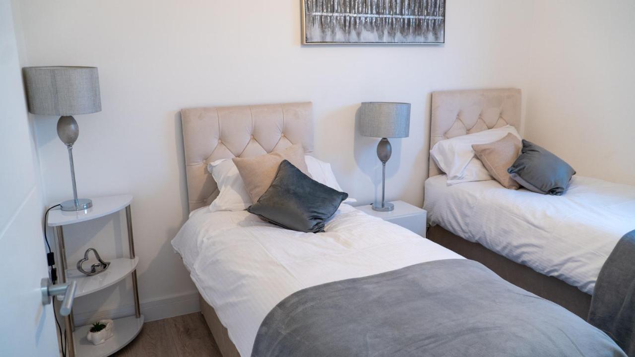 Lovely 2 Bed Penthouse In Loughton Central Location Apartment Luaran gambar