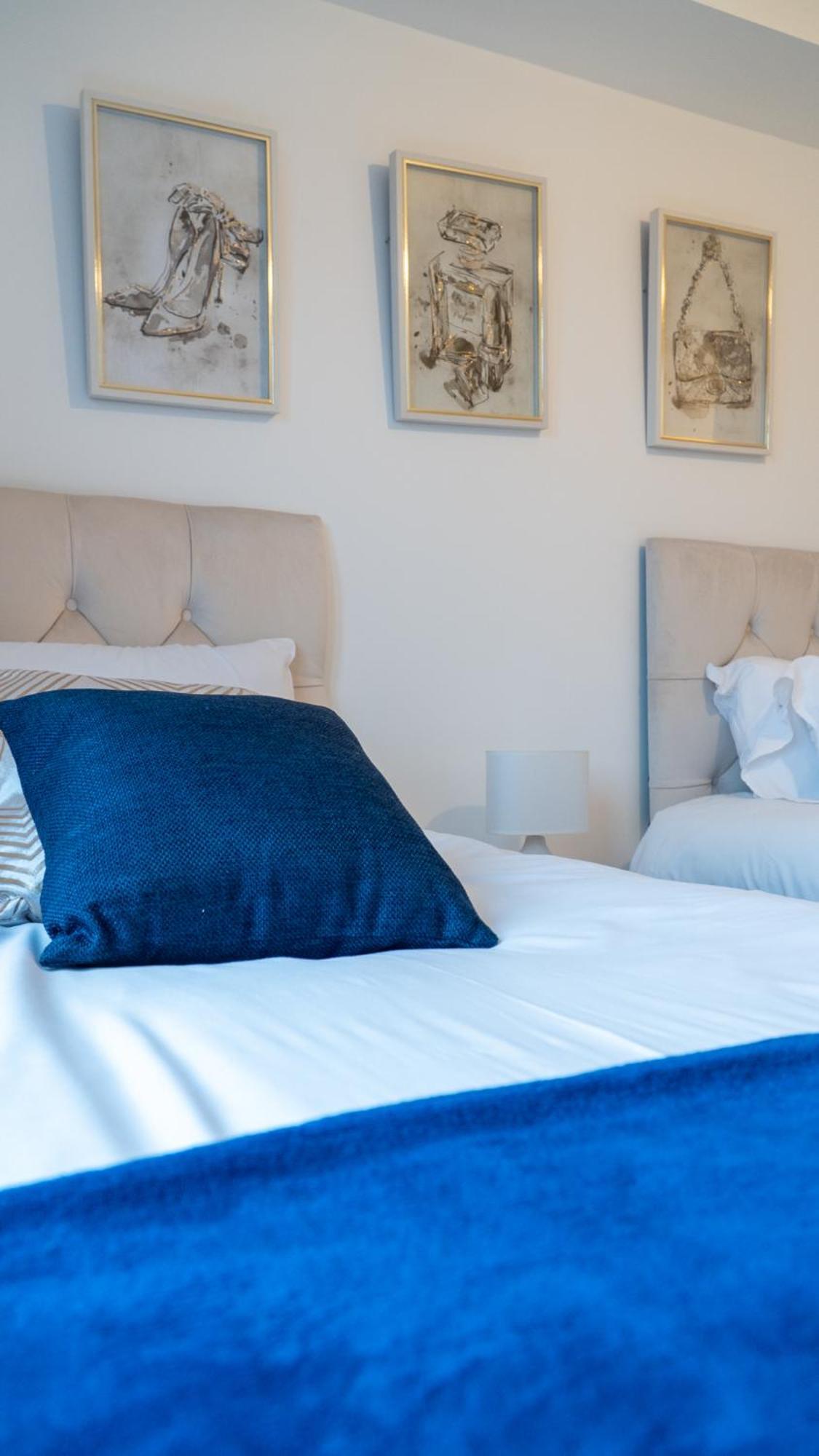 Lovely 2 Bed Penthouse In Loughton Central Location Apartment Luaran gambar